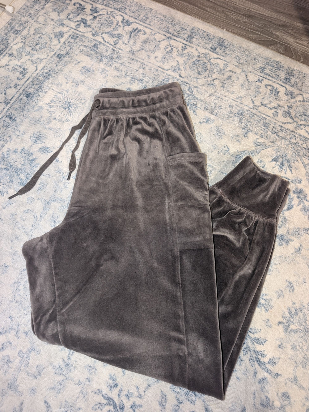 2/30$ 💓 Aerie Velvet Joggers in Gray